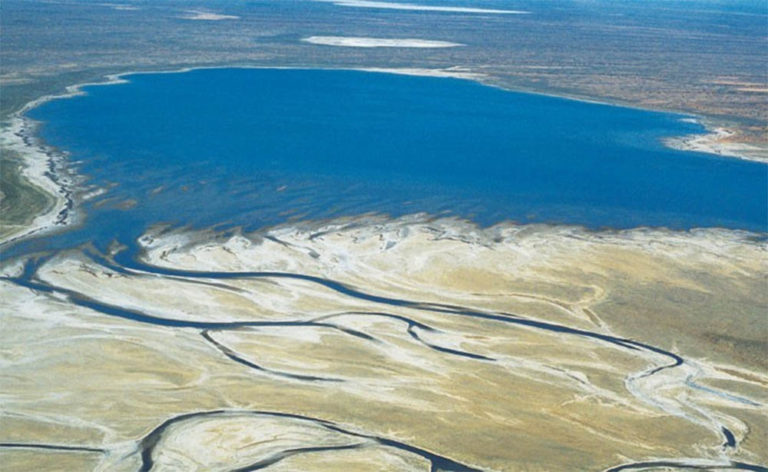 Крупные озера австралии 7. Крупнейшее озеро Австралии. Самое большое озеро в Австралии. Самое глубокое озеро Австралии. Большинство из озёр Австралии.
