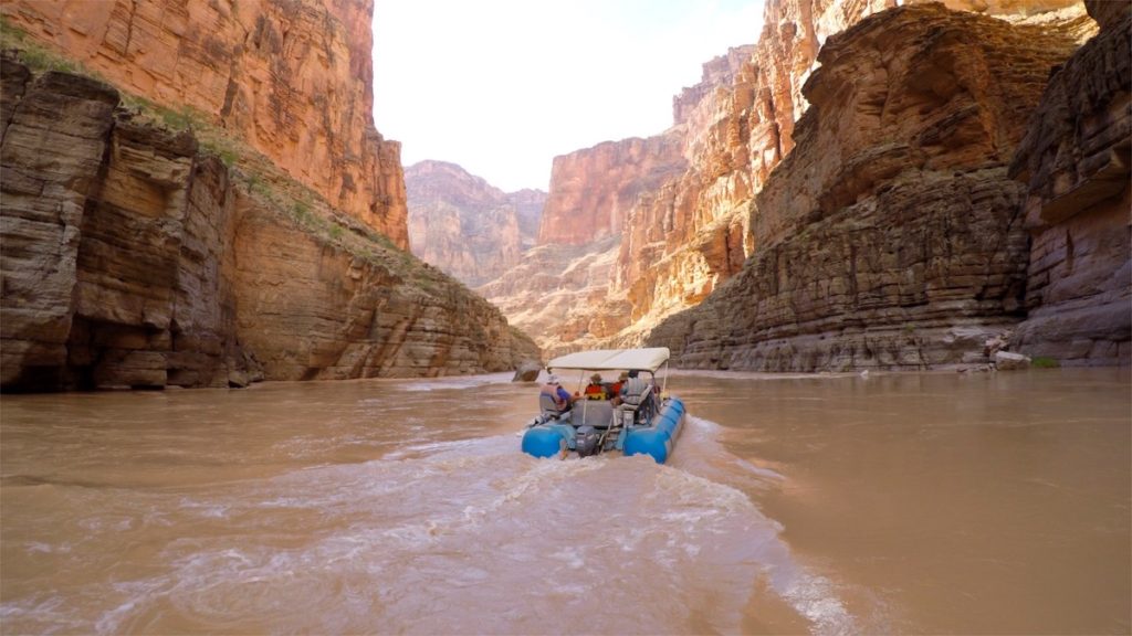 grand-canyon-raft-01