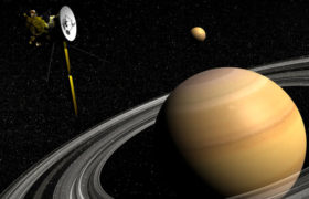 Titan se vzdaluje od Saturnu